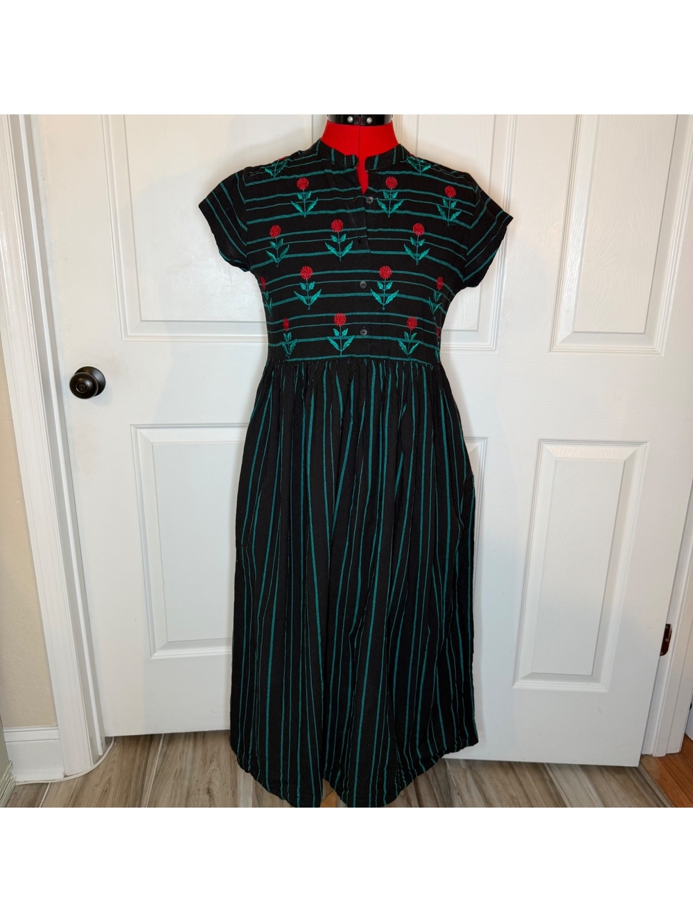 Vishudh Black Green Stripped Short Sleeve Dress Red Embroidered Flowers Women M